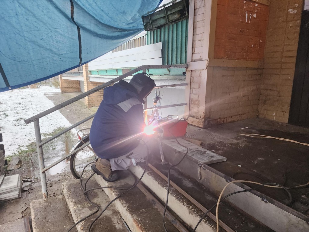 Три недели и готово: в Черноголовке ремонт подъезда в доме на Центральной сделают до 15 декабря