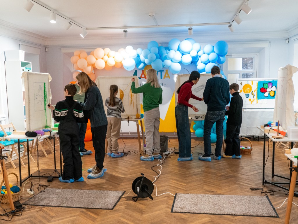 Самых красивых носорогов выберут среди работ воскресенских художников для выставки