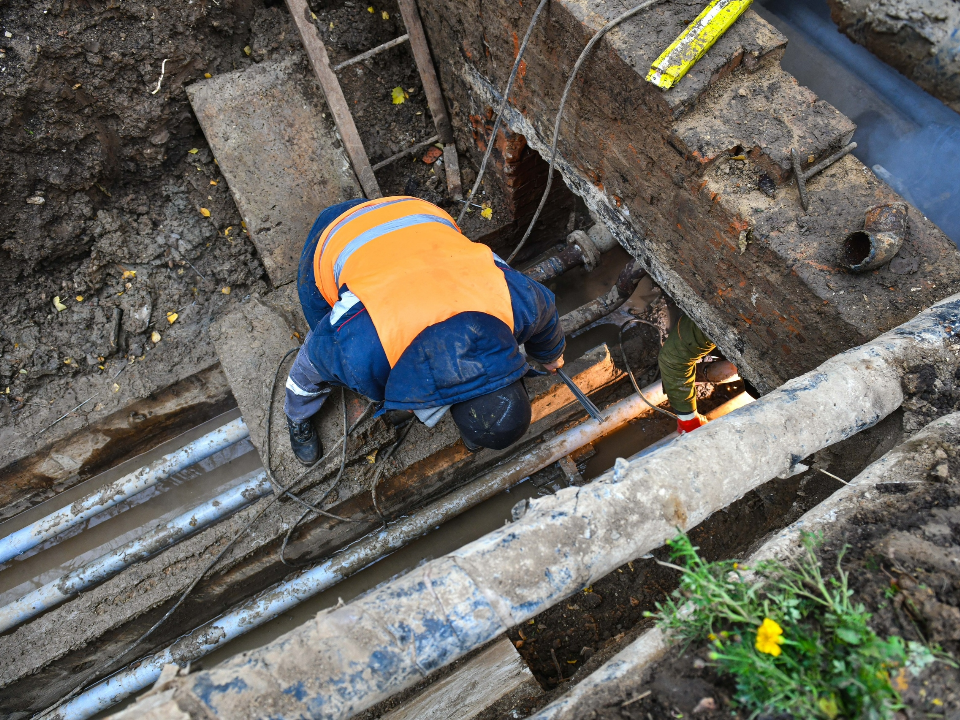 Пять бригад ТСК задействованы в работах на тепловых сетях в Химках