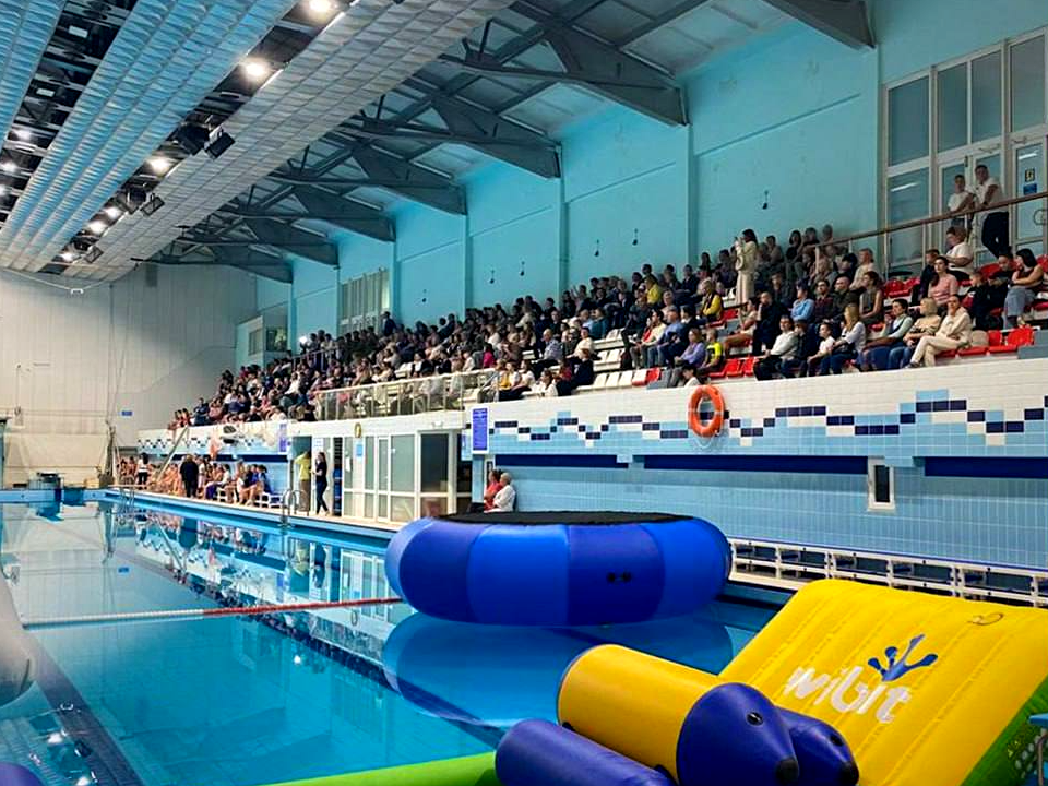 Анна Лосева из Электростали завоевала серебро областного турнира пловцов