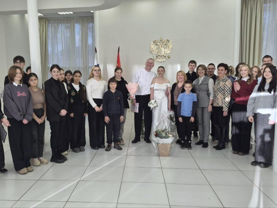 В Серпухове устроили экскурсию в ЗАГС: подростки узнали, как правильно работать с семейными документами и для чего они нужны