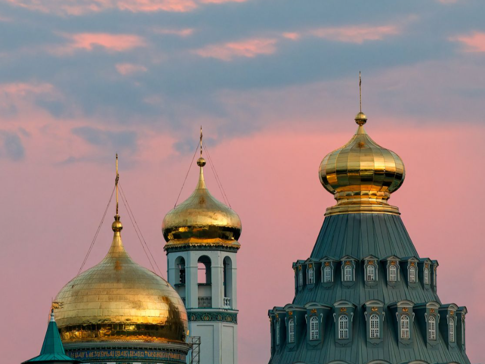 Не тормозите! Розовые облака над Подмосковьем несут опасность