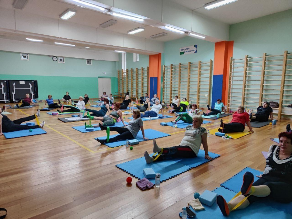 Когда прогулка становится тренировкой: где в Долгопрудном проходят занятия по ходьбе и гимнастике для участников Активного долголетия