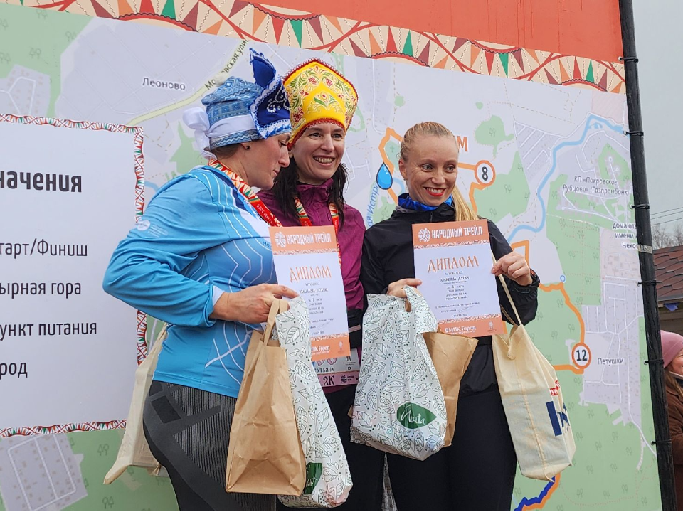 Бег в кокошнике и чай из самовара: как в Истре прошел спортивный праздник для всей семьи