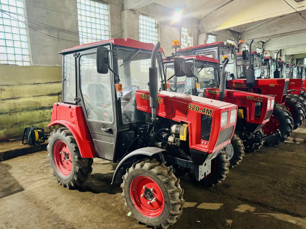 Легендарные «Беларусы» сделают дороги и тротуары Сергиева Посада кристально чистыми зимой и летом