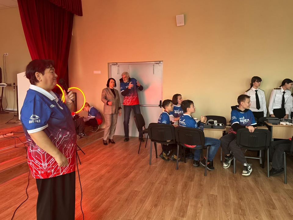 Школьники Химок освоили пилотирование дронами на мастер-классе