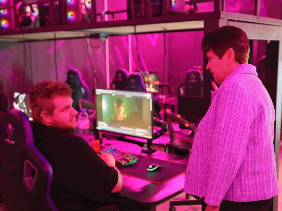 Глава Волоколамска была замечена в популярном компьютерном клубе