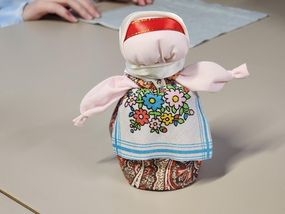 Оберег из лоскутков: жители космической столицы открыли для себя древнее ремесло