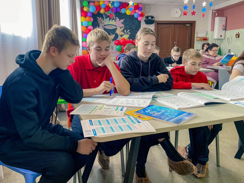 Не карманные деньги, а финансовый план: как подростки в Подмосковье учатся управлять бюджетом