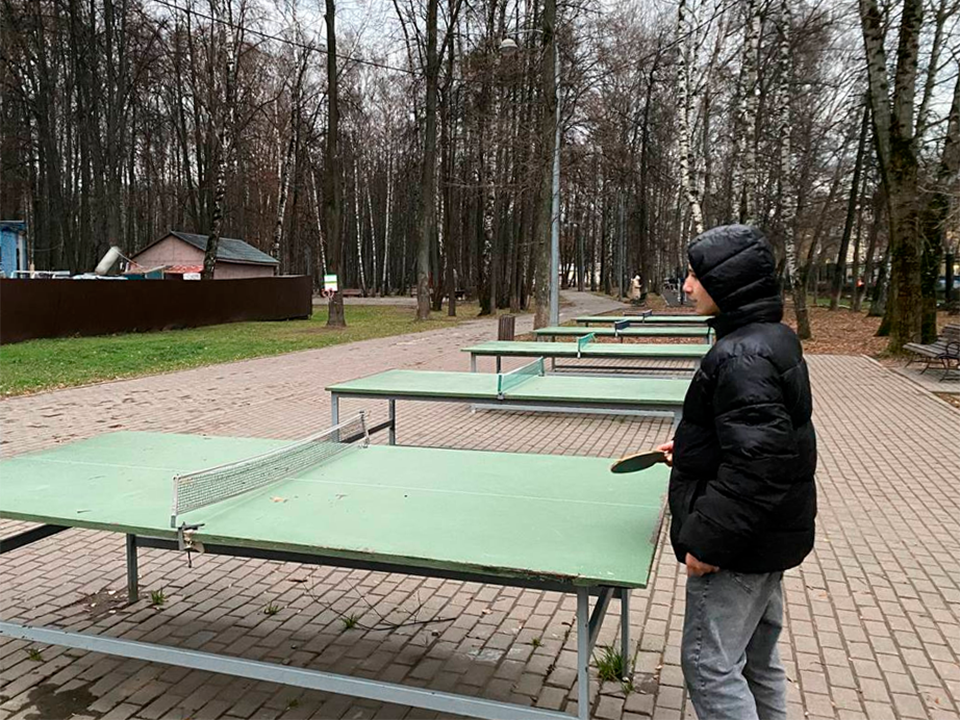 В Центральном парке стартовали бесплатные тренировки по настольному теннису