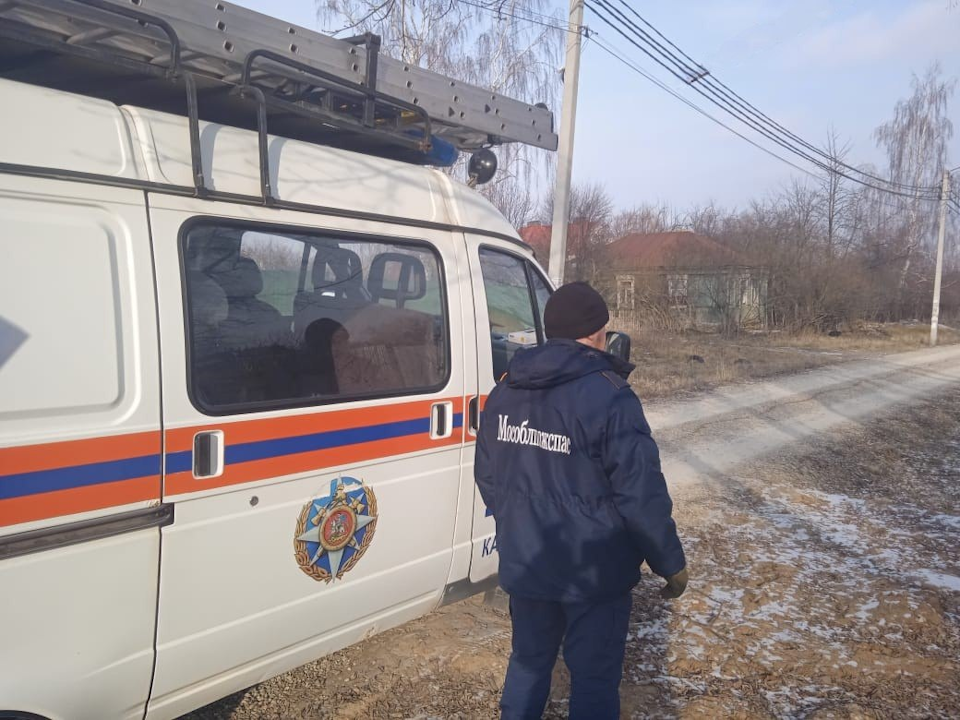 Приманили на звук: курьера, который ночью срезал путь и заблудился, вывели из леса в Солнышкове