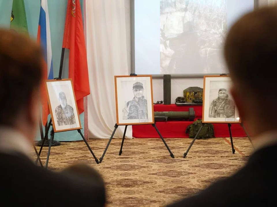 «Уголь земли Русской»: в Котельниках открылась мемориальная выставка в память о героях СВО