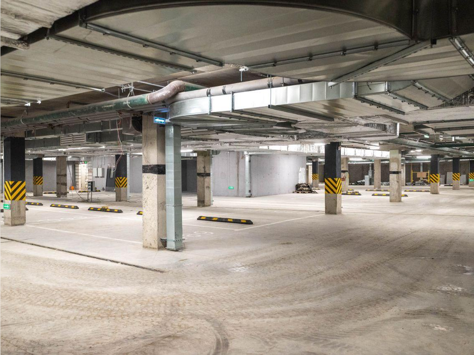 Вместе с паркингом в домах на улице Октября заработают грузовые лифты