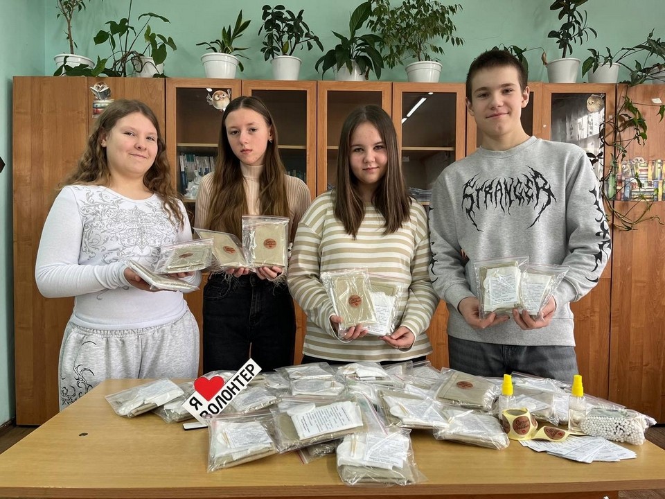 Добро не уходит на каникулы: школьники Луховиц в свободное от учебы время помогали фронту