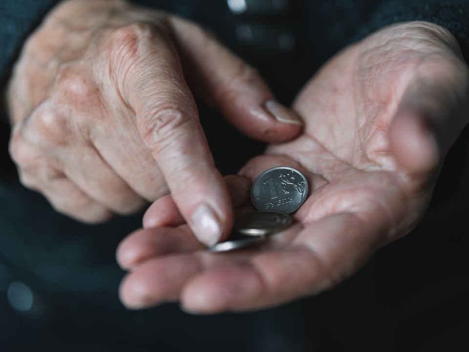 Не всякая помощь во благо: кому не стоит подавать милостыню