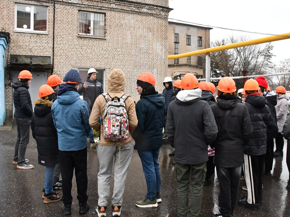 Ученики школы №8 совершили экскурсию на главное жизнеобеспечивающее предприятие города