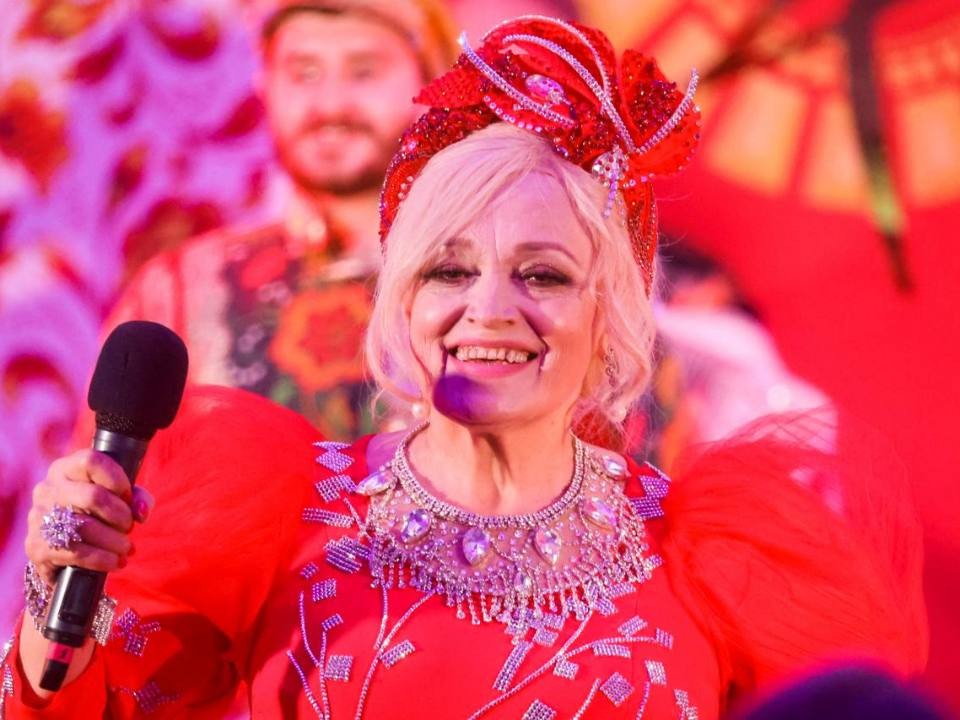 «Она устала»: сокращение количества концертов Кадышевой объяснили