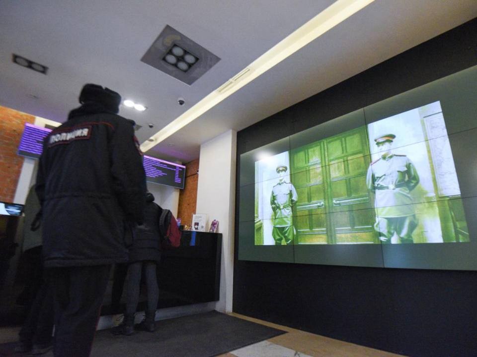 Фильмы просто исчезнут: дискредитирующие ценности кинокартины удалят из общего доступа