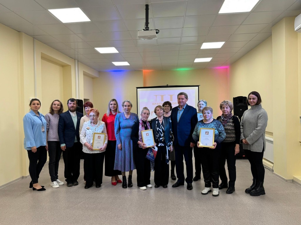 Добровольцы с душой: депутат Мособлдумы наградил тех, кто создает в Подмосковье невидимую защиту для армии