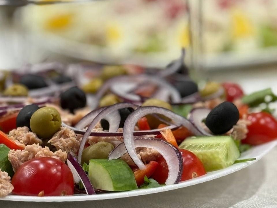 Сочинский Нисуаз: лучшая версия яркого салата от мишленовского шефа