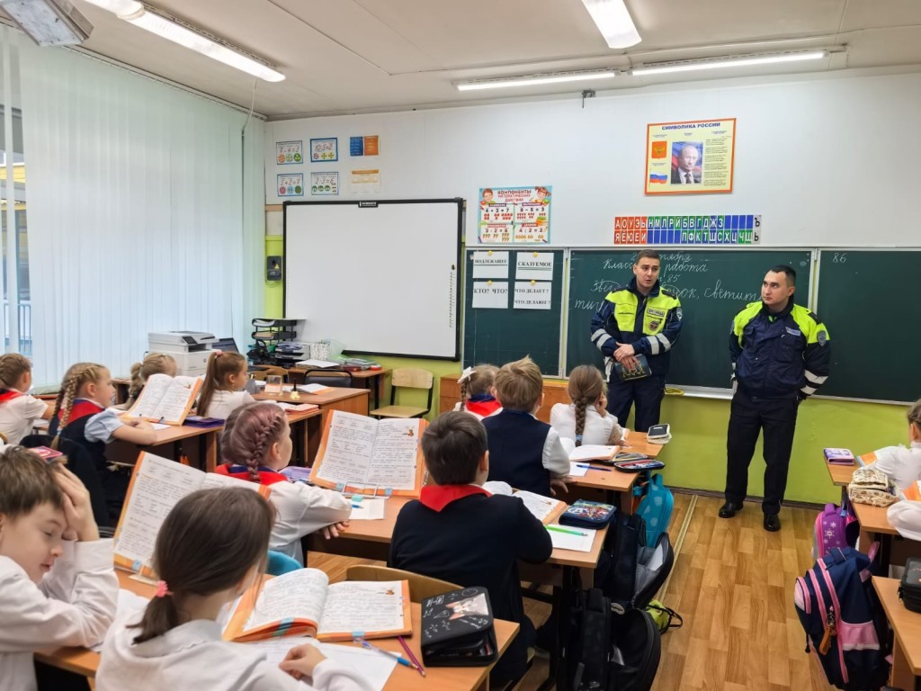 «Азбуку юного пешехода» освоили ступинские школьники под руководством полиции