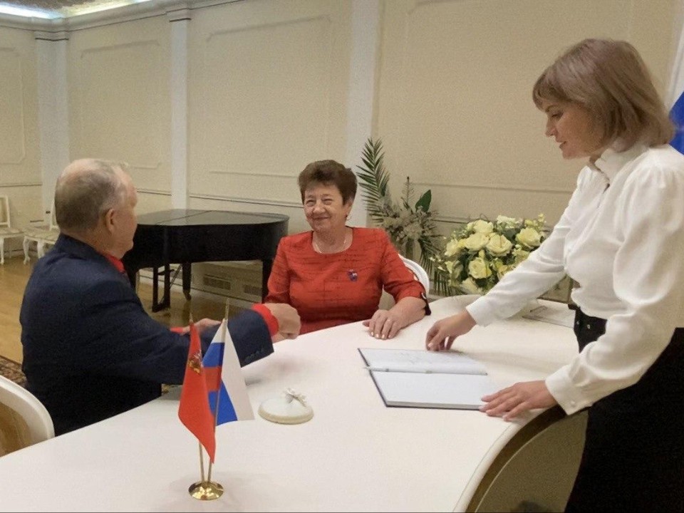 Золотая свадьба с серебряным бонусом: сколько платят за 50 лет брака в Подмосковье?