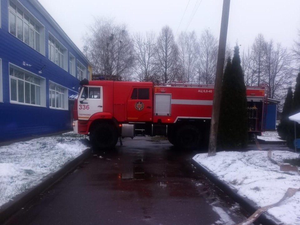 Короткое замыкание: спасатели потушили условный пожар в детском саду села Шестаково