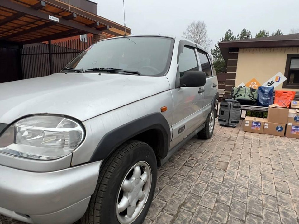 Отечественный автомобиль подарили участнику СВО из Красноармейска для выполнения боевых задач