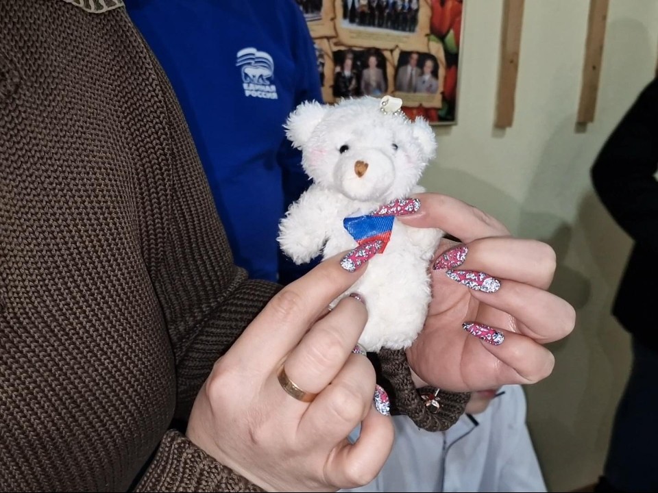 Мишка с сердцем-триколором: школьники Балашихи сделали обереги для бойцов СВО