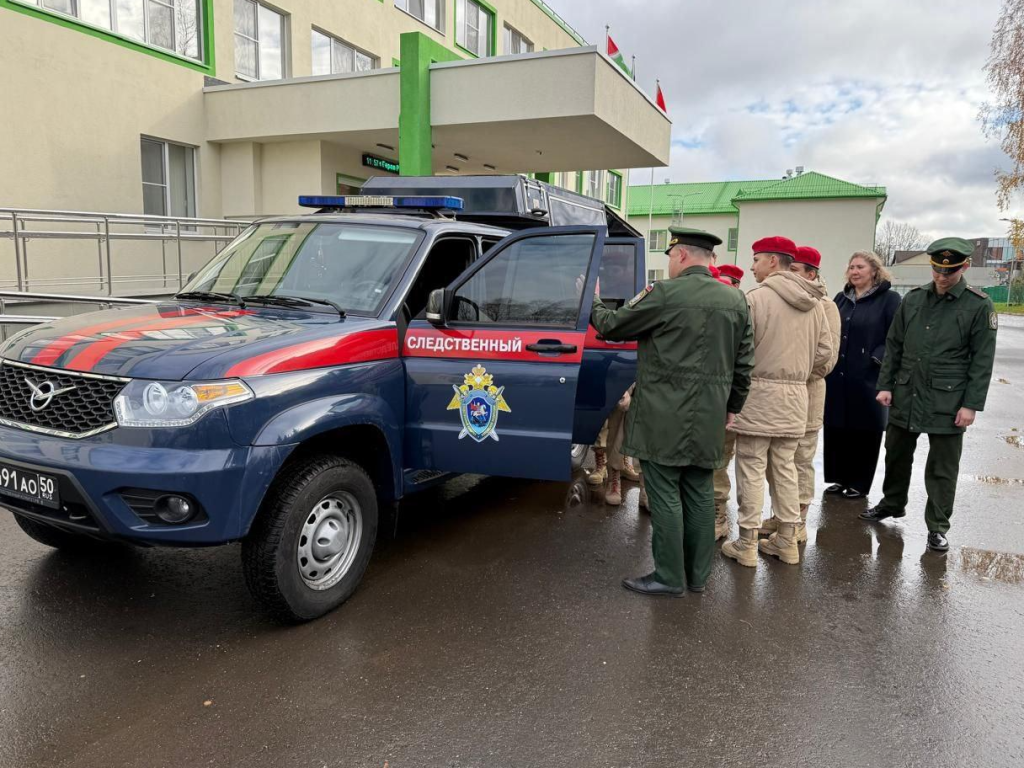 Школьники Алабина познакомились с работой военных следователей