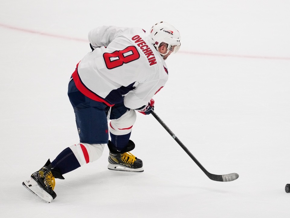 Овечкин не сумел сократить отрыв от рекорда Гретцки по голам в НХЛ