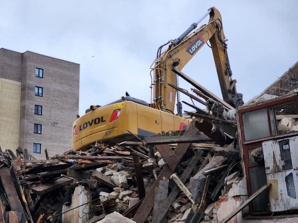 В Рошале сносят аварийные дома на улице Свердлова