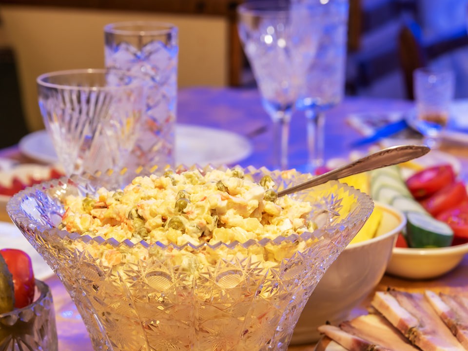 Главный салат Нового года может «подложить свинью» желудку