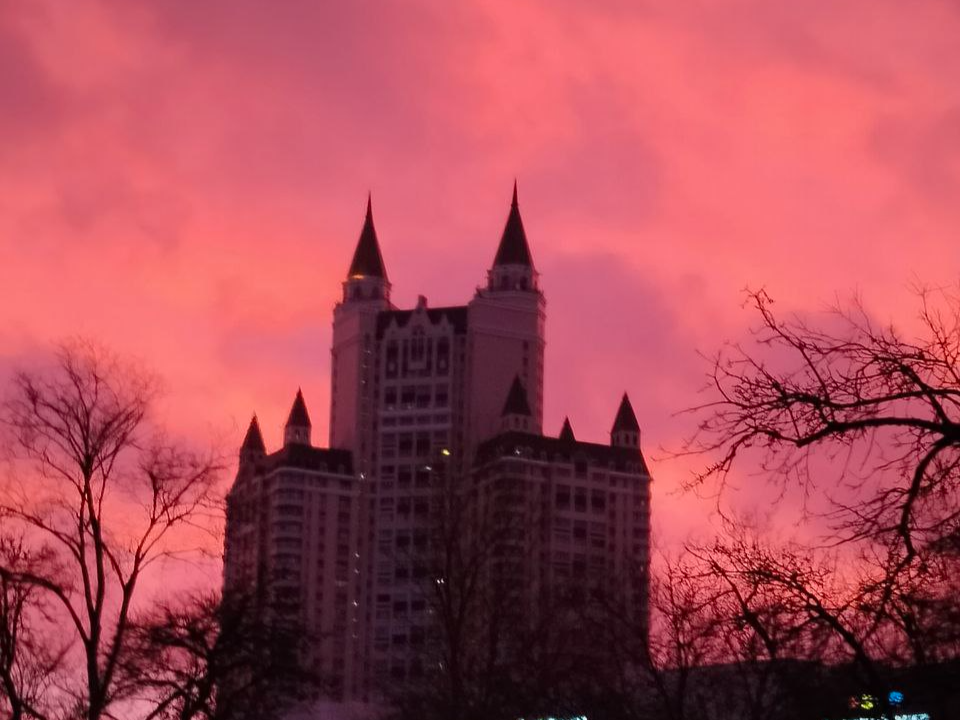 Розовый предвестник резкой смены погоды, чего ждать от зловещего рассвета