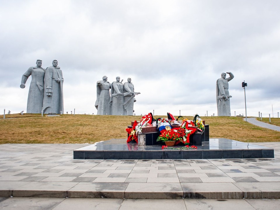 Годовщину подвига героев-панфиловцев отметят в Волоколамске молебном и концертом