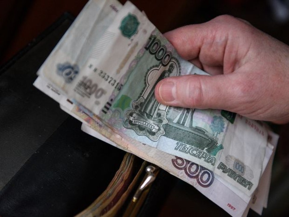 Подозрительные купюры разбросаны неизвестным напротив детсада в Одинцове