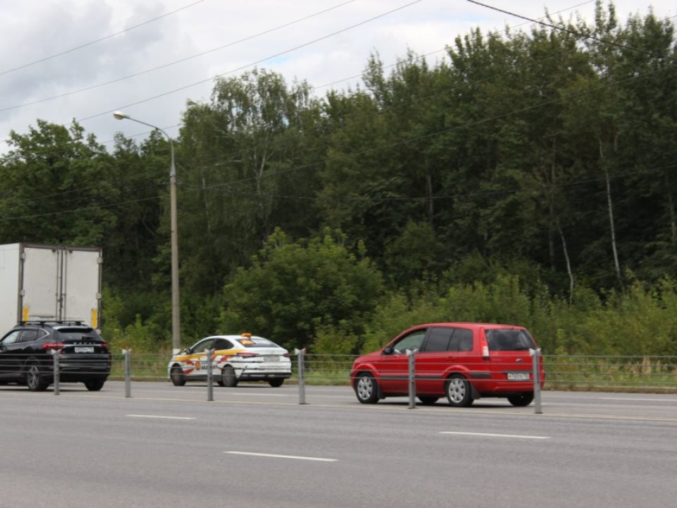 Автоэксперт Бундин объяснил, почему опасно ездить на автомобиле с открытыми окнами