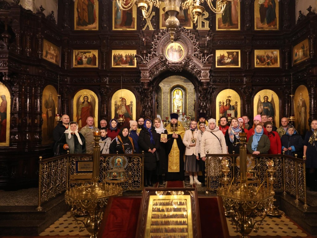 В Павловском Посаде семьи военных нашли духовную опору в стенах старинного храма