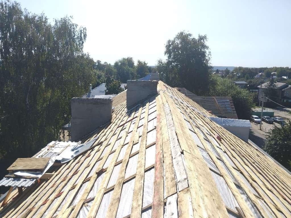 Крыша больше не течет: дом № 42 на Новослободской улице получил новое «покрывало» площадью 850 кв. м