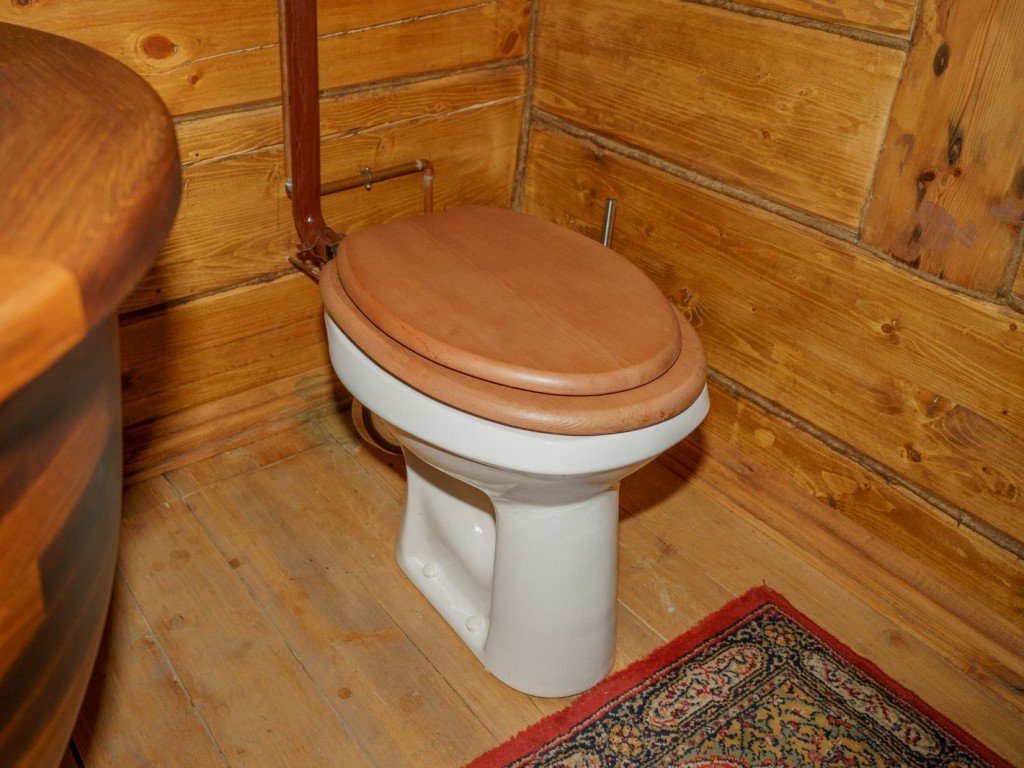 Только не салфетки: сантехники рассказали о «монстрах канализации»