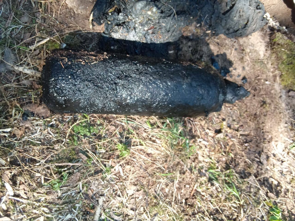 Удивились даже опытные коммунальщики: огнетушитель извлекли из канализации в поселке Некрасовский