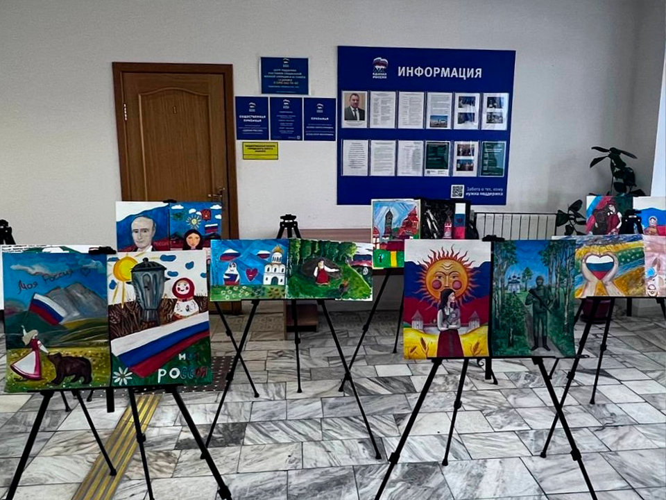 Художницы из Зарайска поборются за право выставить свои работы в Госдуме