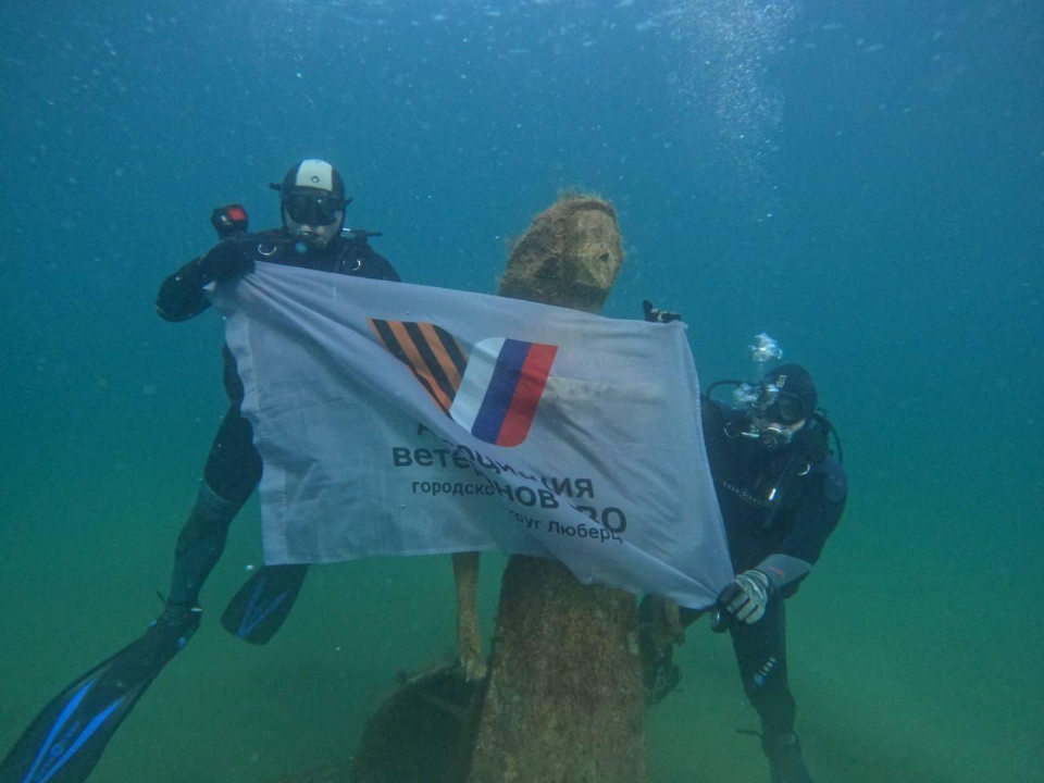 Финальный аккорд: ветеран СВО из Люберец развернул флаг в Черном море на глубине 6,5 метров