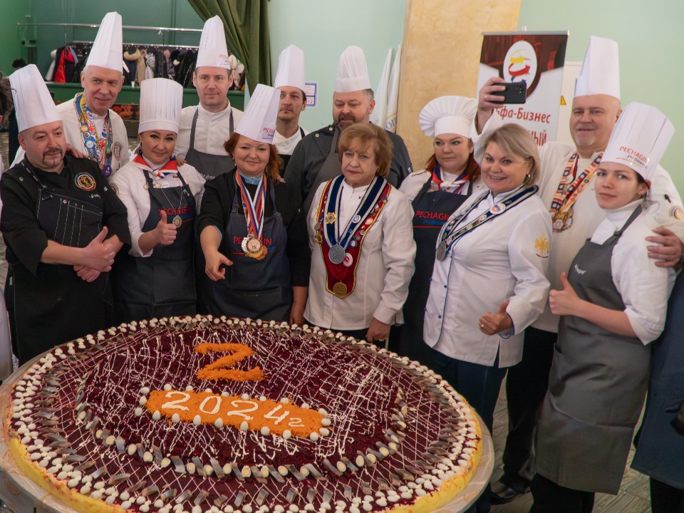 Профессионалы приготовят гигантскую порцию «Селедки под шубой»