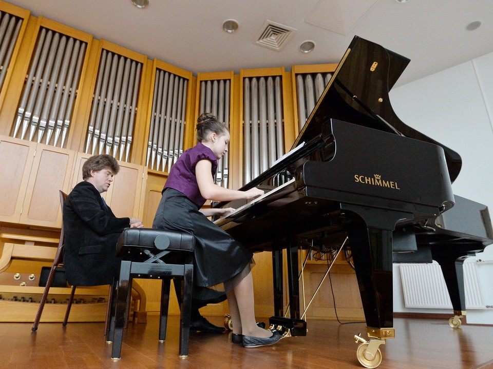 День матери отметили ярким концертом воспитанников школы искусств в Электроуглях