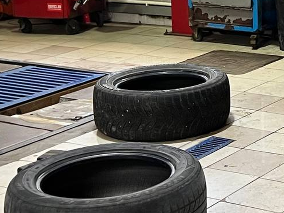У автолюбителей остался один день, чтобы «переобуть» авто на зиму