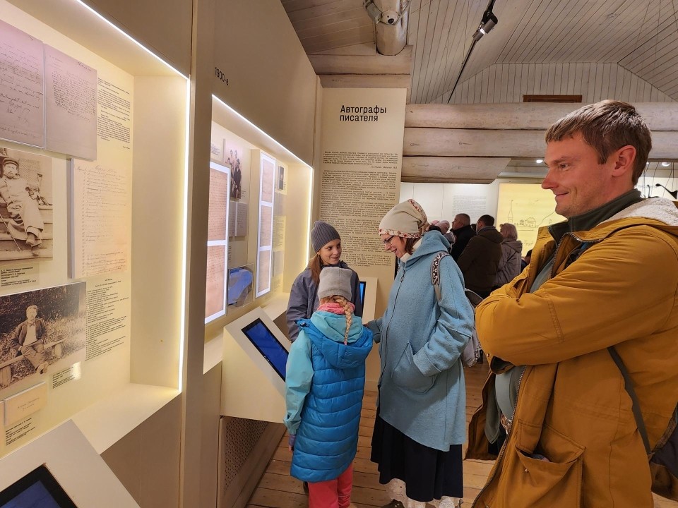 Полную гамму эмоций испытали в Мелихове любители музыки, живописи и литературы