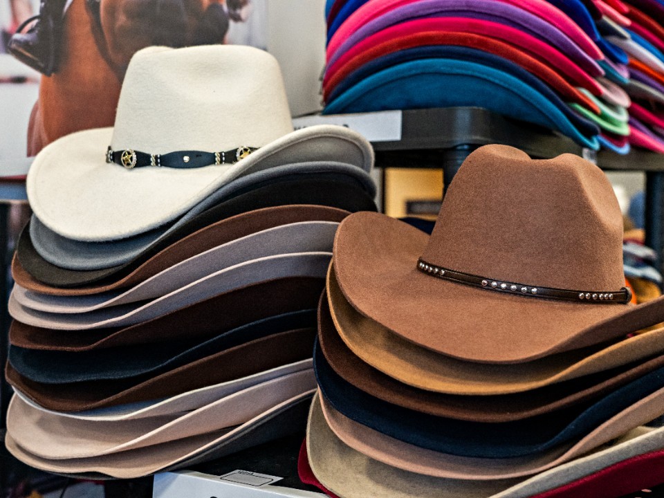 Старые вещи дают новый шанс: в округе собирают средства на оборудование для инвалидов