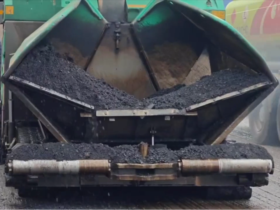 Новый асфальт уложили на более чем 20 километрах дорог с начала года