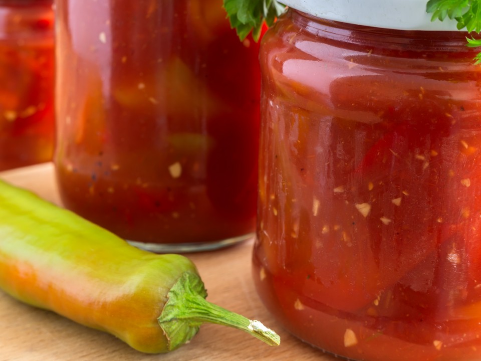 Хозяйки Подмосковья рекомендуют: что полезного можно заготовить на зиму в ноябре